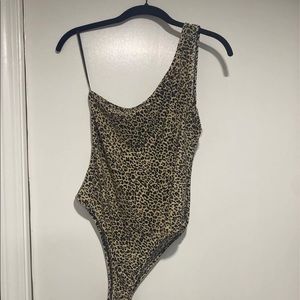 Animal print one shoulder bodysuit.